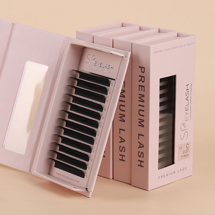 Extensii clasice vs volum pentru gene - care stil este cel mai bun pentru tine?
